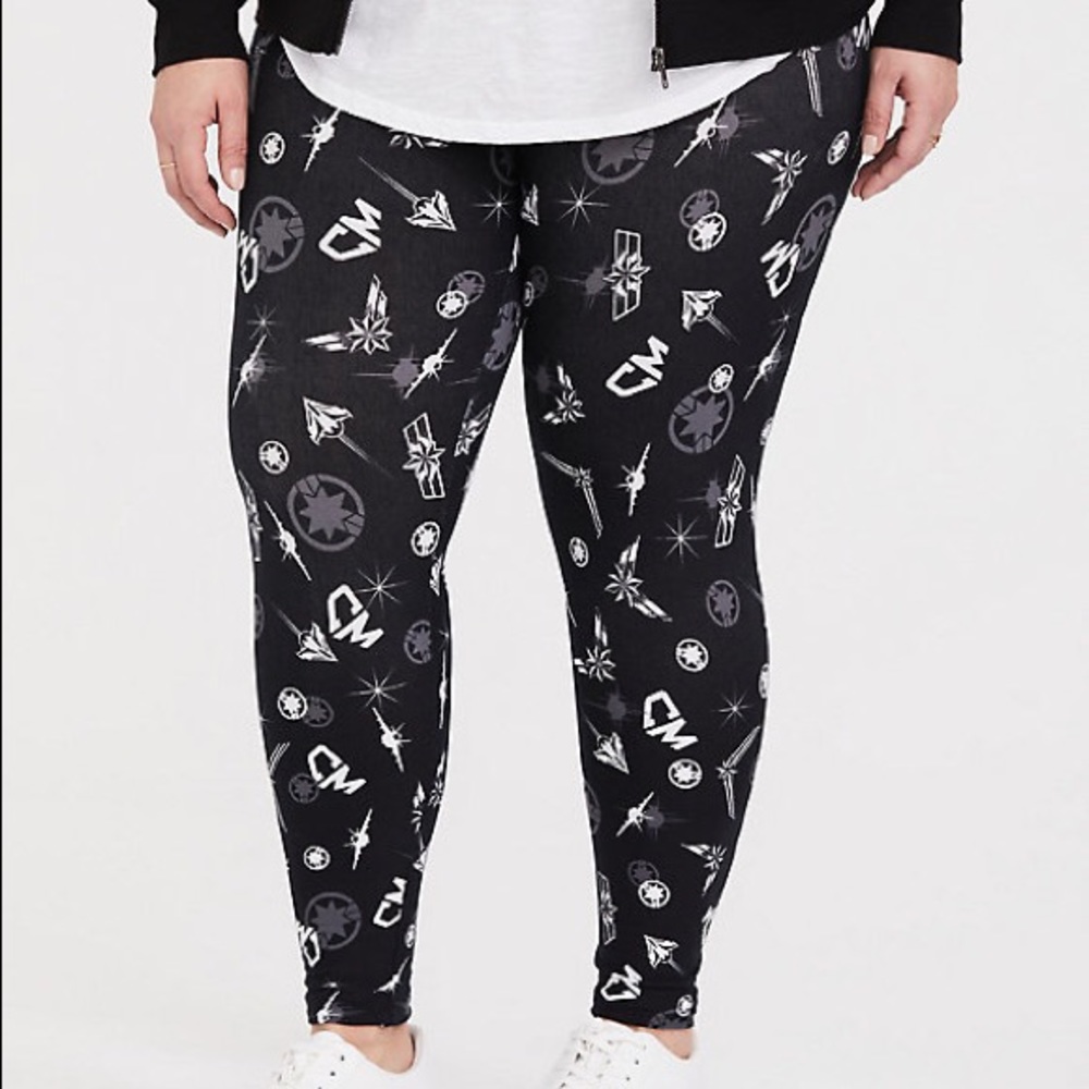 NWT Her Universe Captain Marvel Knit Legging